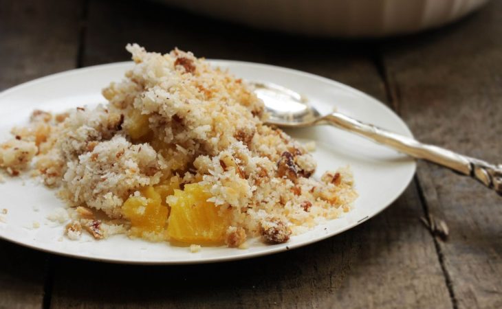 Crumble de abacaxi com especiarias