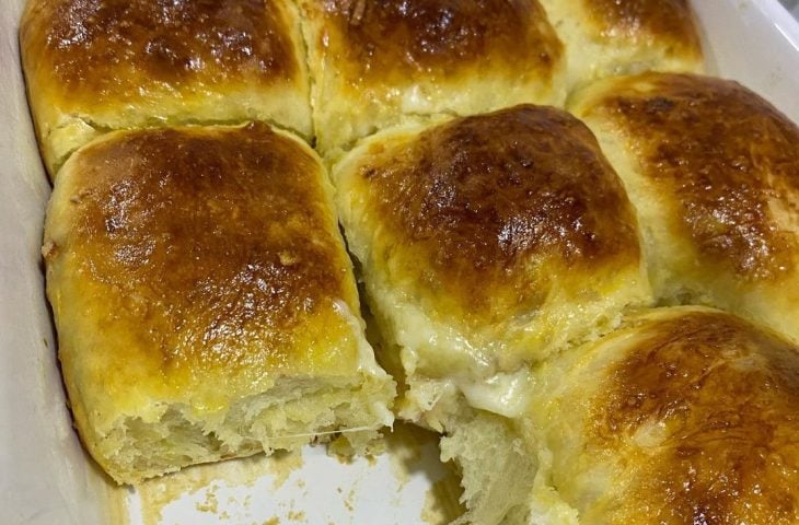 Pão de batata recheado com carne-seca