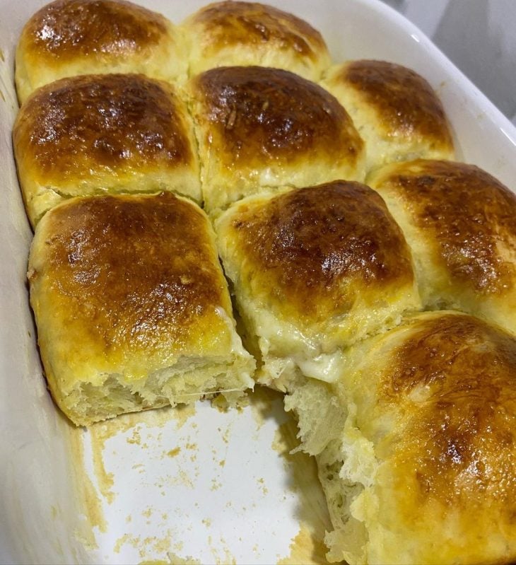 Pão de batata recheado com carne-seca