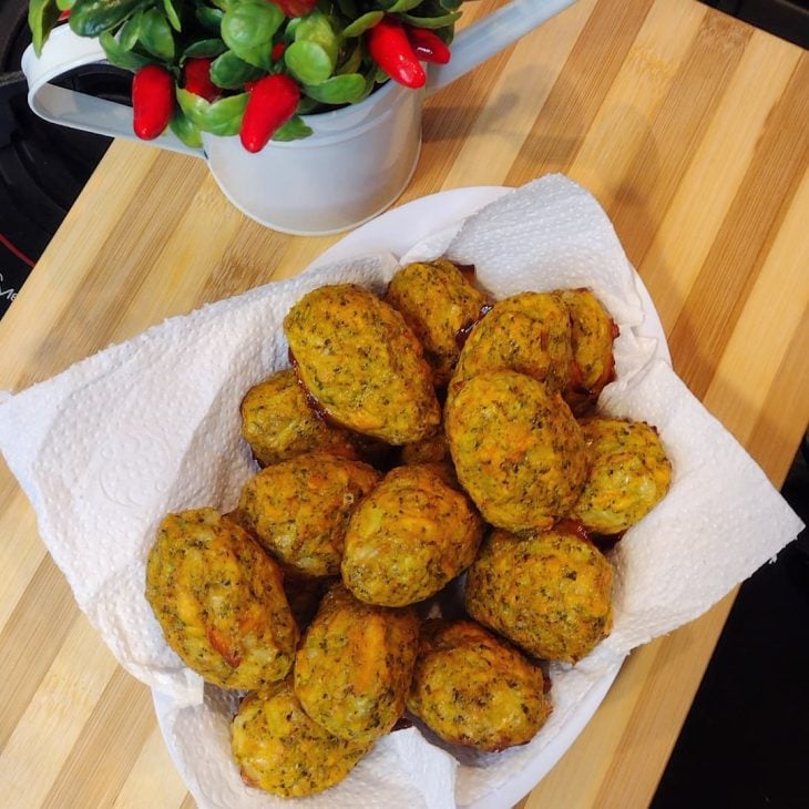 Croquetes de frango com brócolis