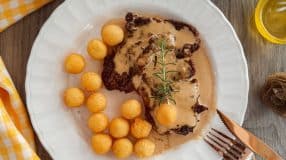 Bife ancho com molho dijon