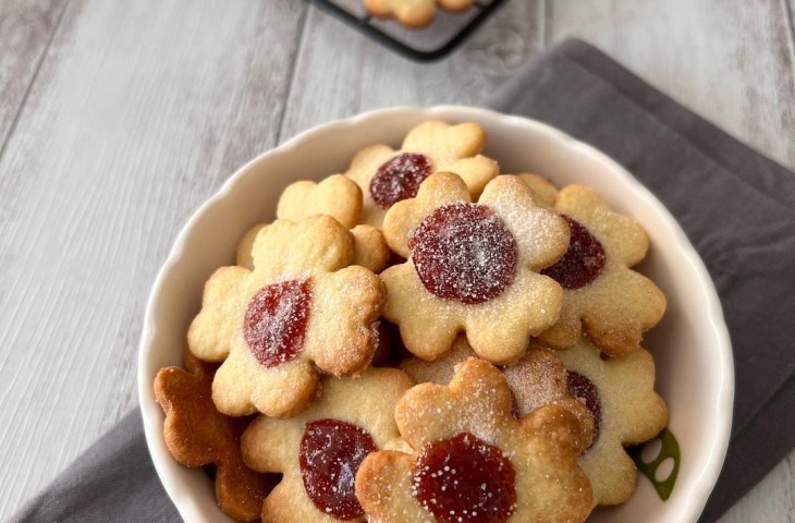 Biscoitinho amanteigado com goiabada