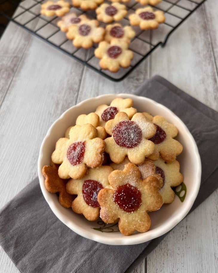 Biscoitinho amanteigado com goiabada