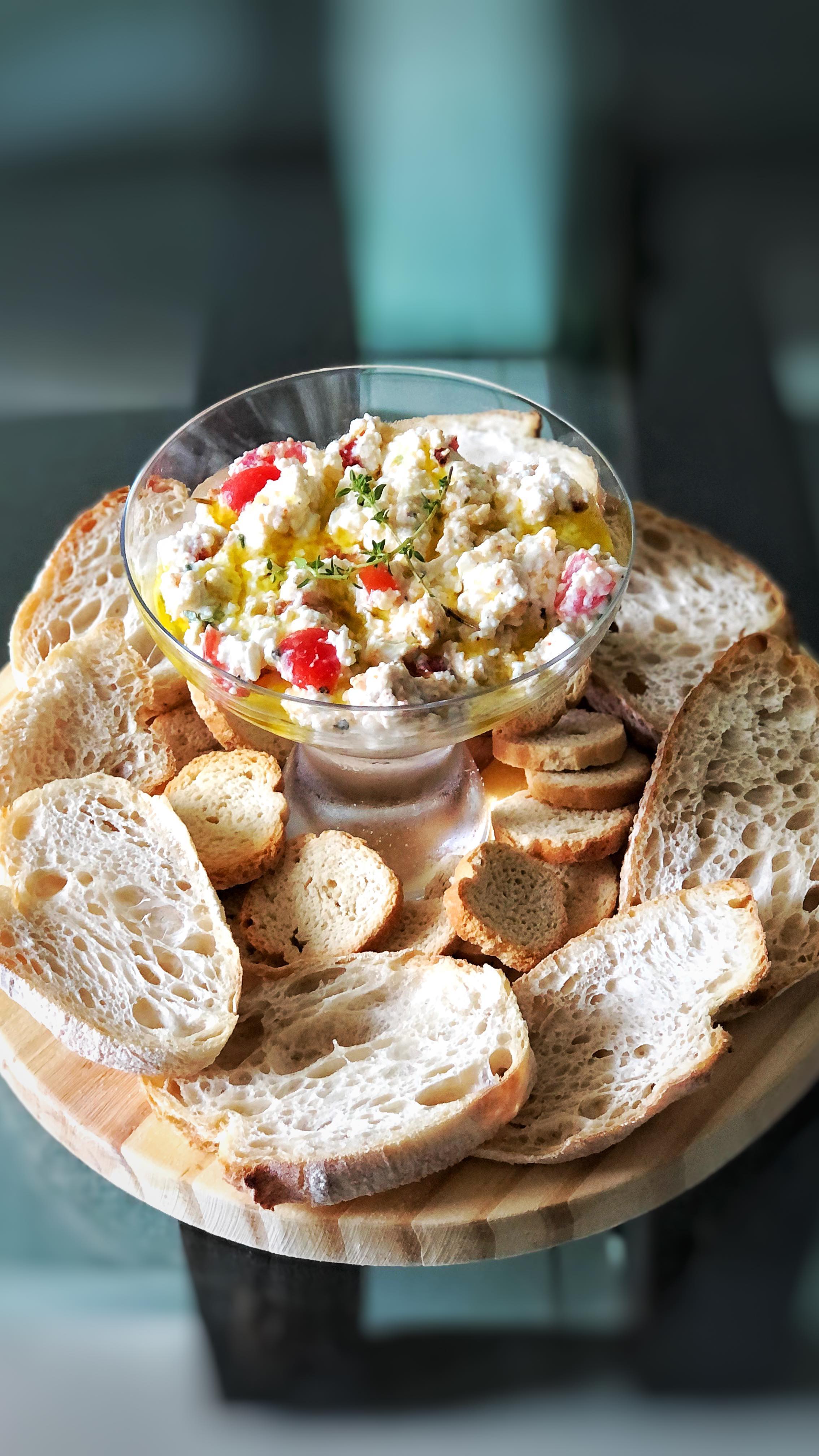 Pate de cottage com tomate