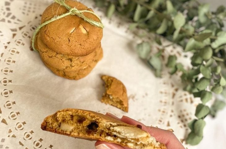 Cookies de chocolate branco e castanha