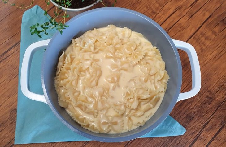 Macarrão 4 queijos fácil