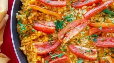 Paella com tomate