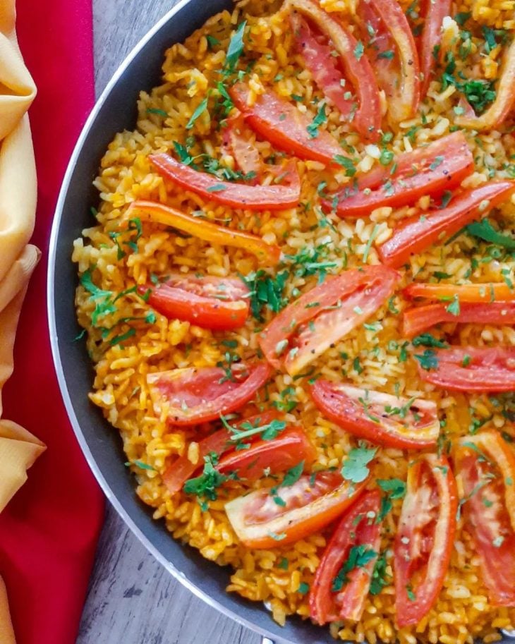 Paella com tomate