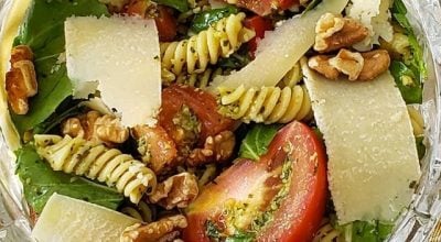 Salada de macarrão com pesto