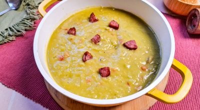 Sopa de ervilha com calabresa