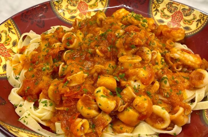 Tagliatelle com frutos do mar