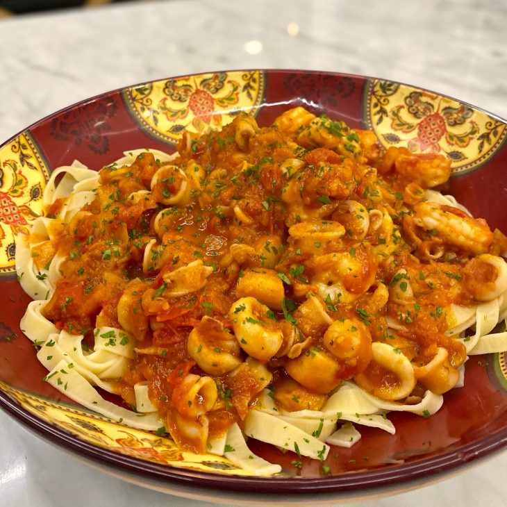 Tagliatelle com frutos do mar