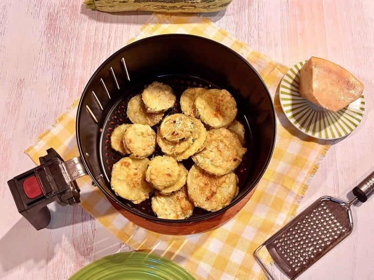 Abobrinha empanada na airfryer - Passo a Passo