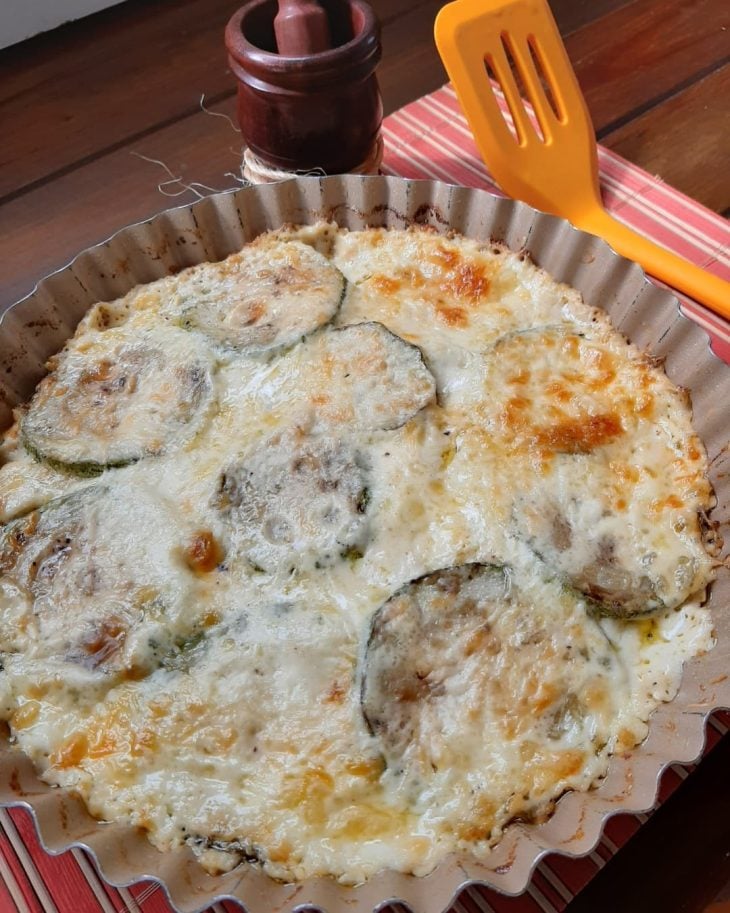 Abobrinha gratinada com molho branco