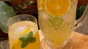 Água saborizada de laranja e limão