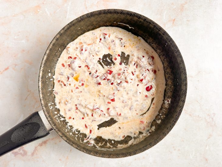 Creme de leite adicionado a panela.