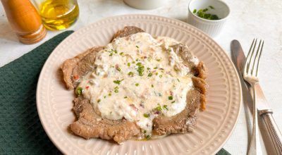 Alcatra com molho de queijo