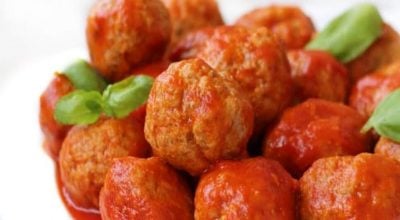 Almôndegas com molho de tomate