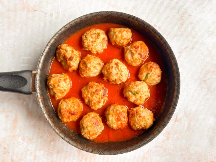 Almôndegas após de cozinharem.