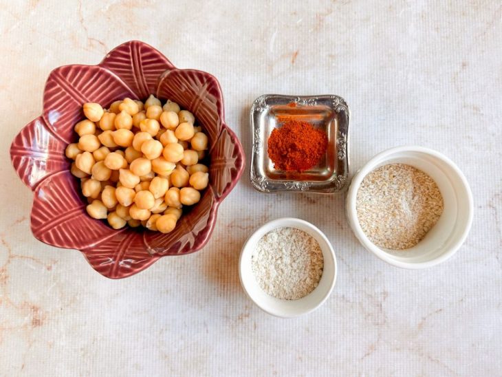 Ingredientes reunidos na bancada.