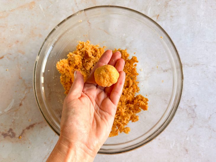 Bolinha feita com a massa.