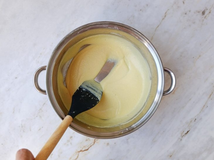 Mistura na textura adequada na panela.