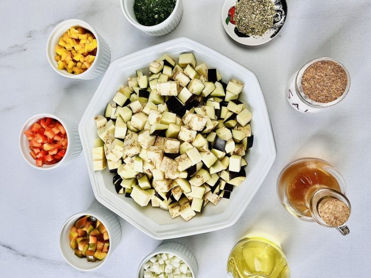Ingredientes reunidos na bancada.