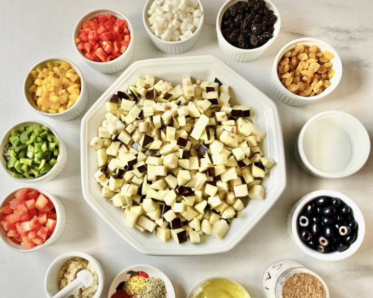 Ingredientes reunidos na bancada.