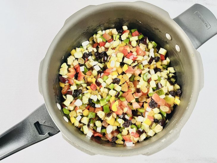 Na mesma panela, adicionado os outros ingredientes.