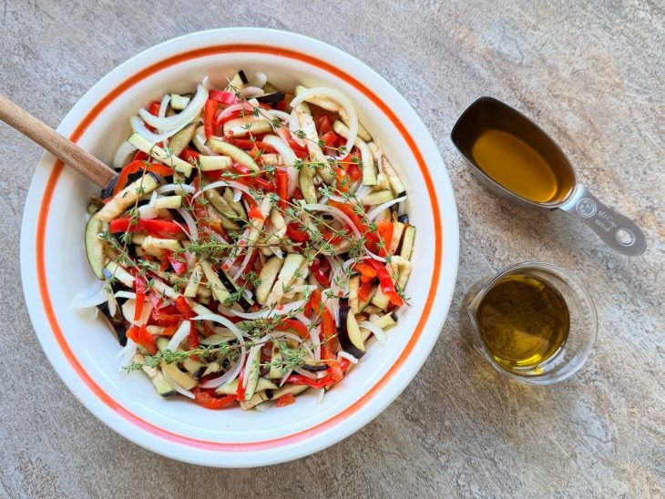 Temperos adicionados ao antepasto.