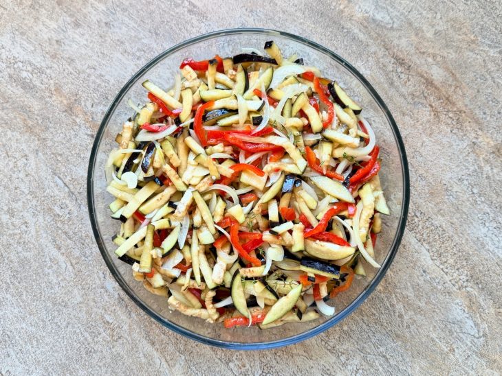 Antepasto na tigela.