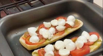 Toast caprese