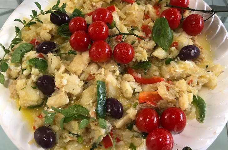 Aperitivo de bacalhau em lascas