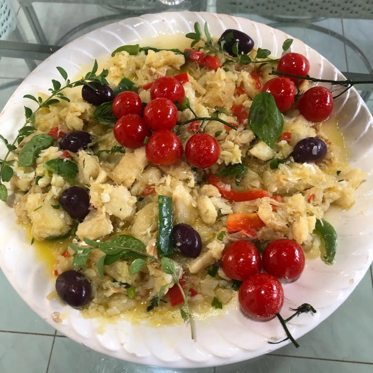 Aperitivo de bacalhau em lascas