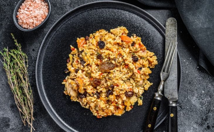 Arroz à grega com linguiça e bacon