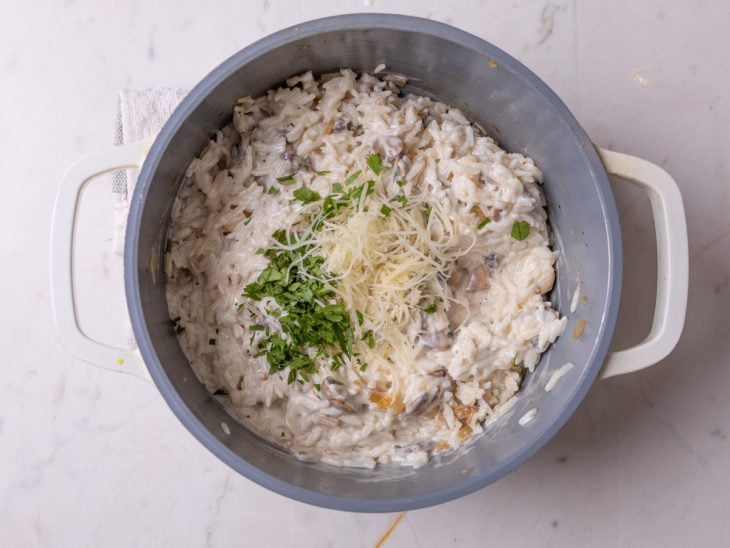 Todos os ingredientes da receita na panela.