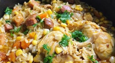 Arroz caipira com frango e milho