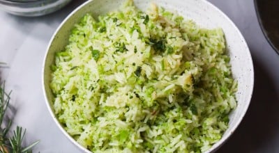 Arroz com brócolis e cheiro-verde