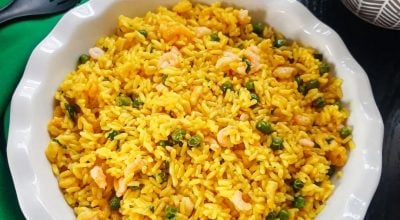 Arroz com camarão e ervilha