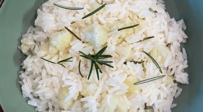 Arroz com couve-flor e alecrim