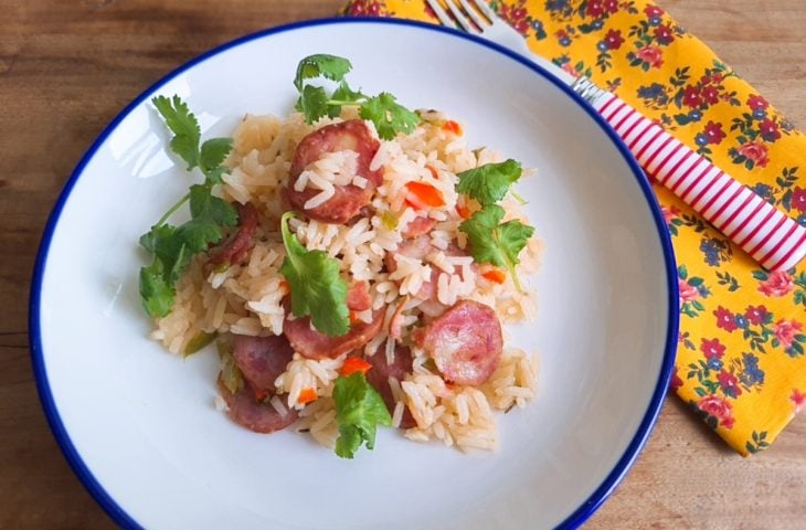 Arroz com linguiça e pimentão