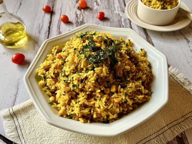 Arroz com sardinha pronto para consumo.