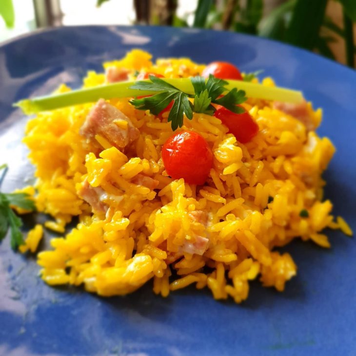 Arroz cremoso com açafrão e calabresa