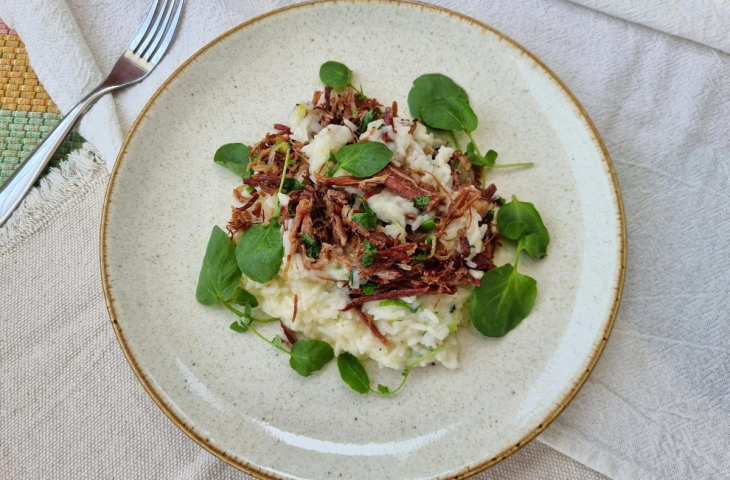 Arroz cremoso com carne seca