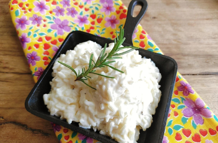Arroz cremoso com queijo fácil