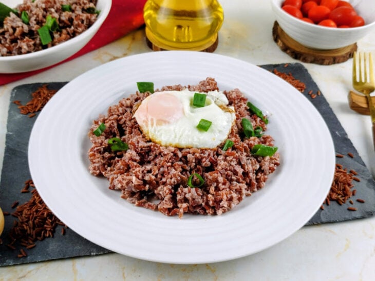 Arroz da terra servido.