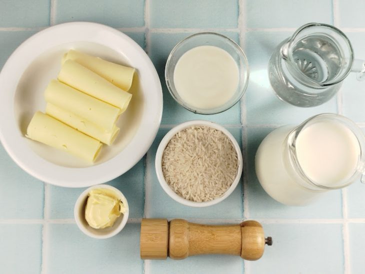 Ingredientes separados sobre a bancada.