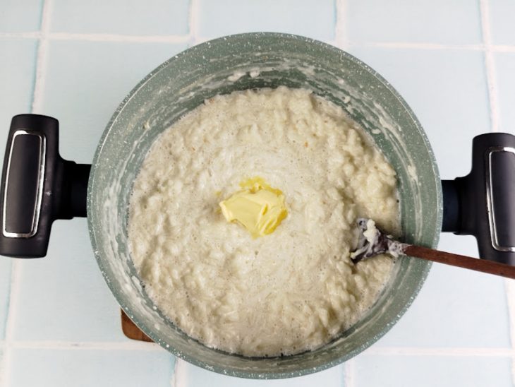 Manteiga adicionada ao arroz.