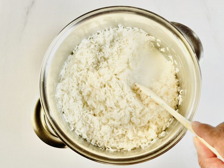 Leite adicionado na panela.