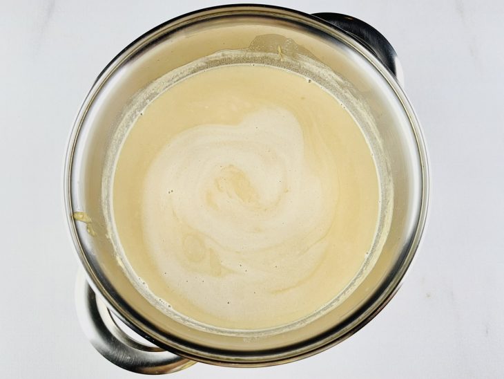 Leite adicionado à mistura.